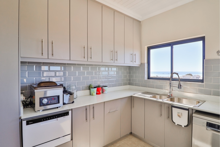 5 Bedroom Property for Sale in Da Gama Bay Western Cape